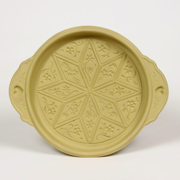 round-baking-pan-with-decorative-imprints